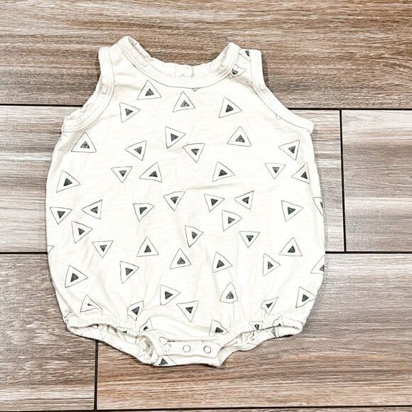 Rylee + Cru Triangle Sleeveless Bubble Onesie Playsuit Romper Size 0-3M - Picture 1 of 3
